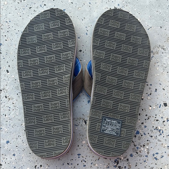 NWOT! hari mari Men's Lakes Flip Flops in Dark Gray & Neon Blue - Picture 5 of 14